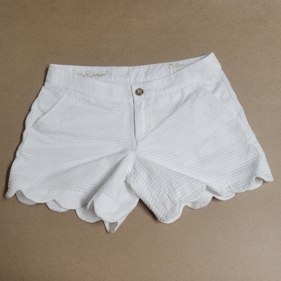 Lilly Pulitzer Buttercup Scalloped Resort White Shorts. - Picture 2 of 11
